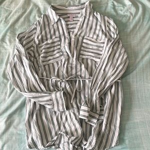 Long sleeved maternity blouse